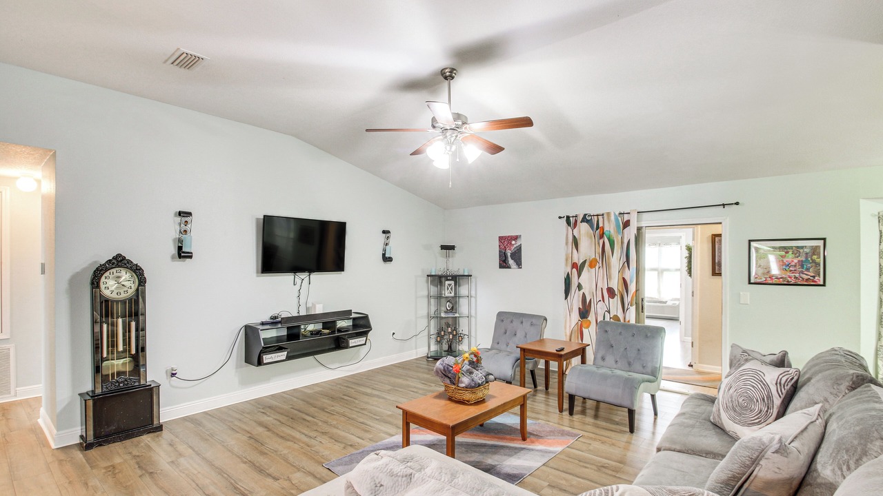Photo of Livingroom in Crestview