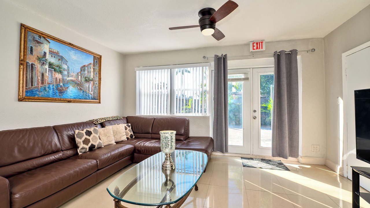 Photo of Livingroom in Miramar