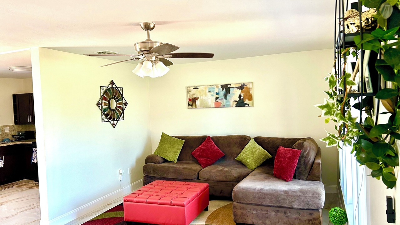 Photo of Livingroom in Miami Gardens
