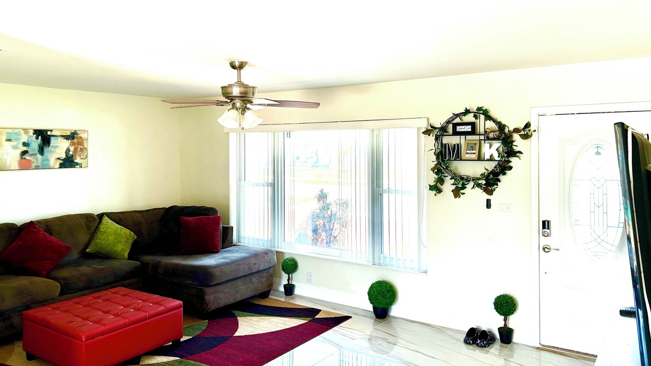 Photo of Livingroom in Miami Gardens