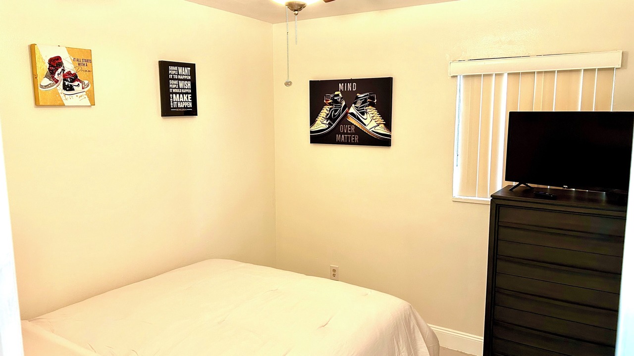 Photo of Bedroom in Miami Gardens
