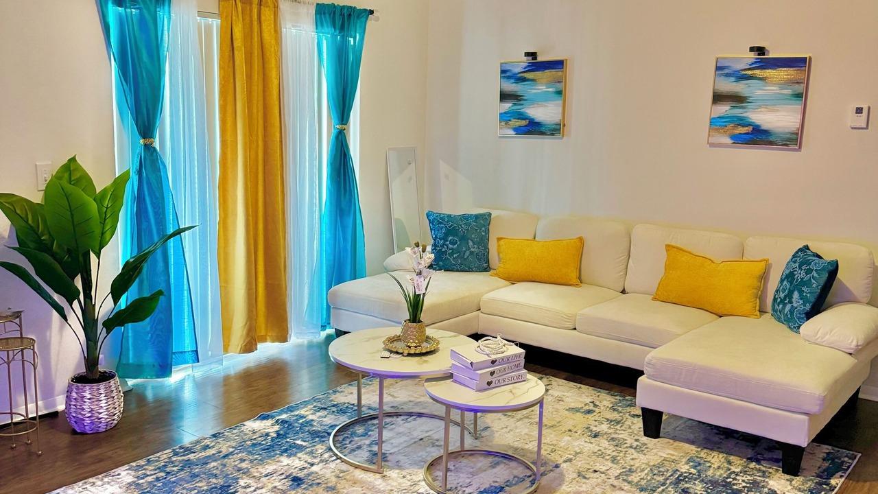 Photo of Livingroom in North Lauderdale