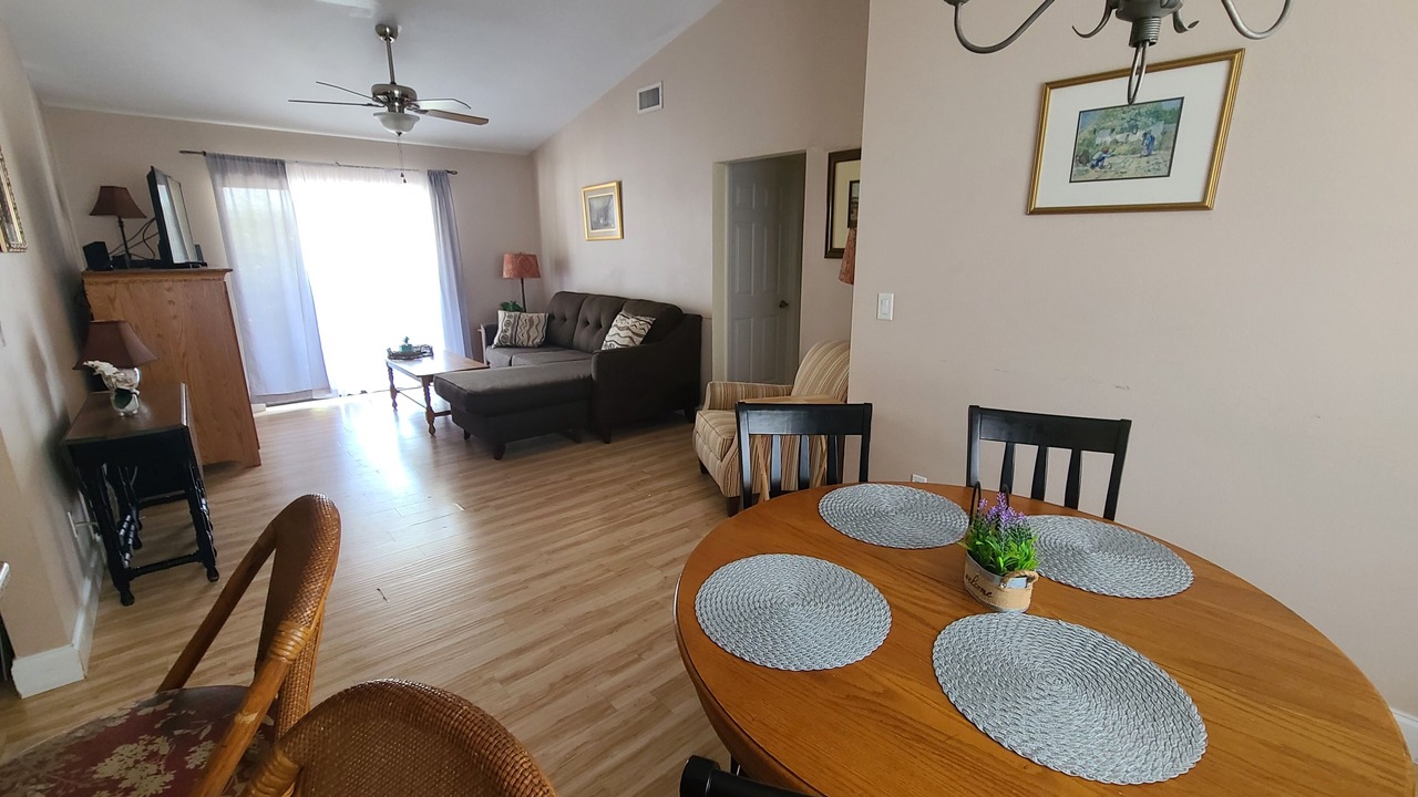 Photo of Livingroom in Arlington Park