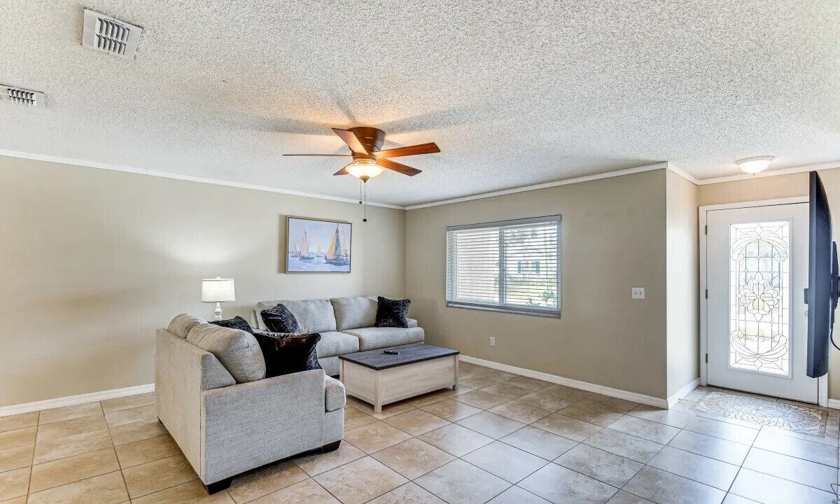 Photo of Livingroom in Palm Harbor