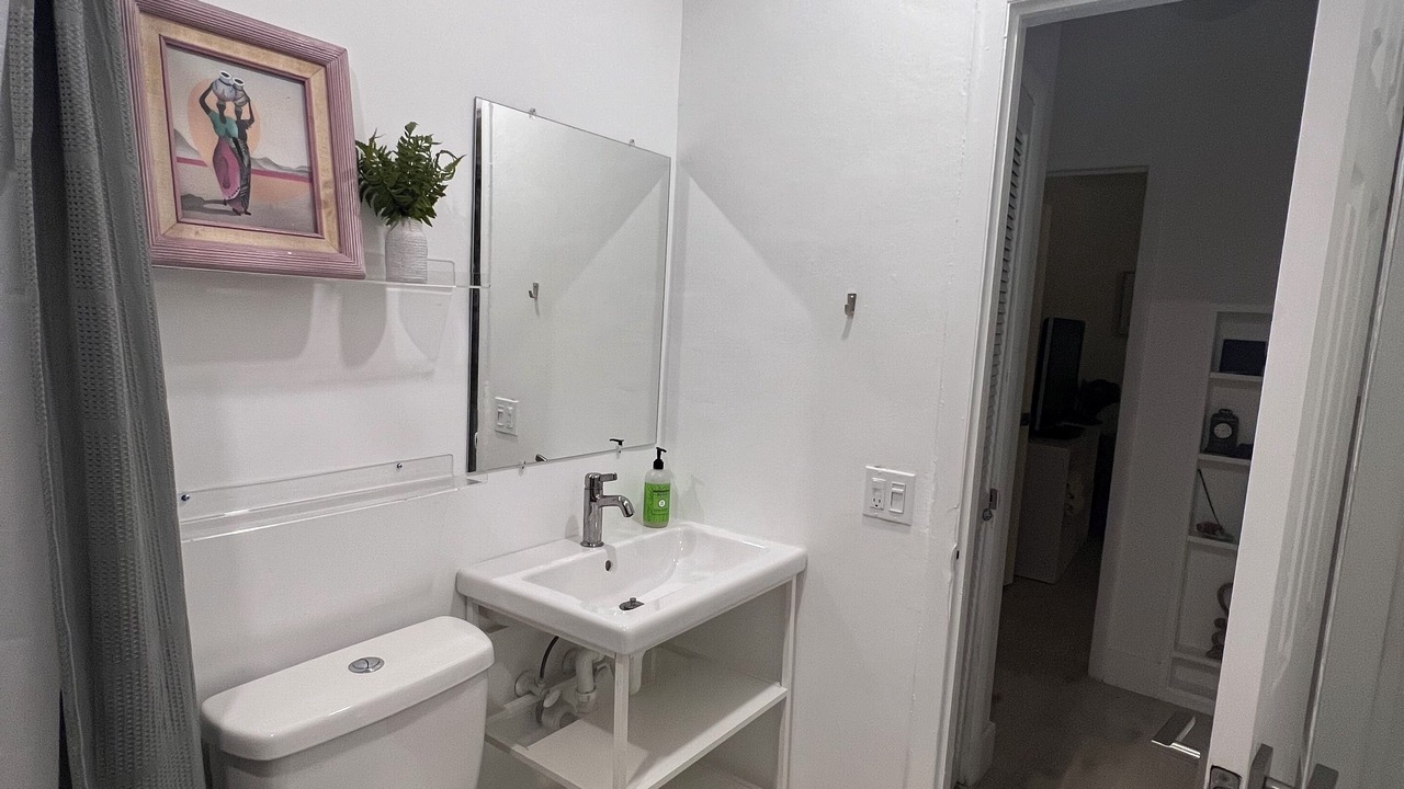 Photo of Bathroom in Miami Gardens