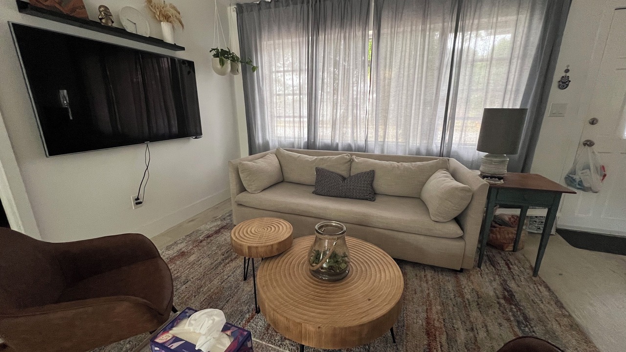 Photo of Livingroom in Miami Gardens