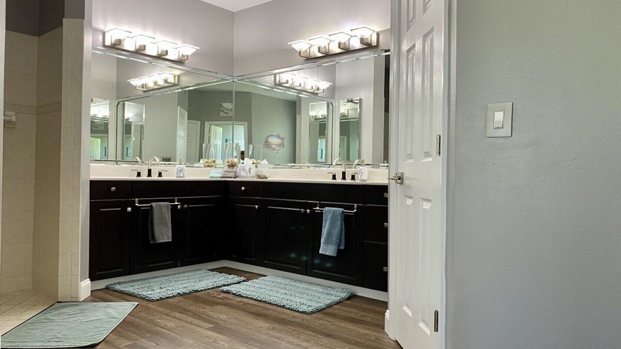 Photo of Bathroom in Trafalgar