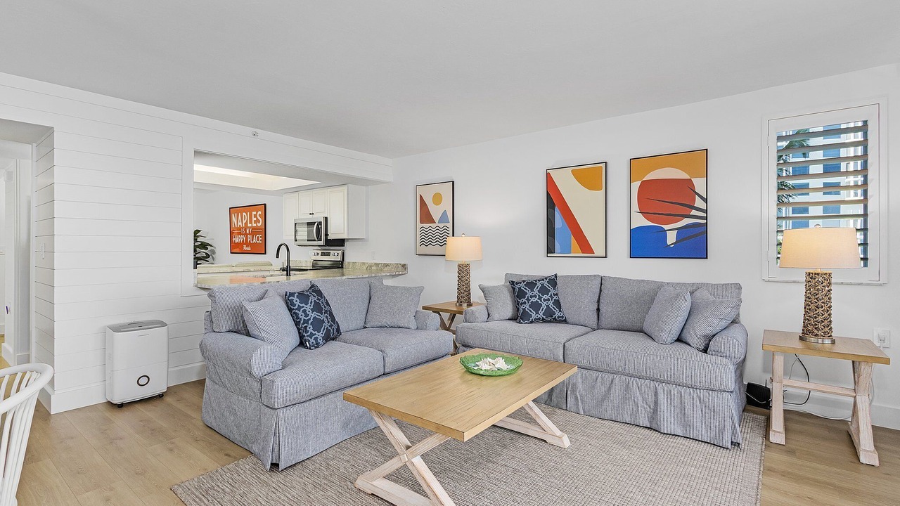 Photo of Livingroom in Pelican Bay