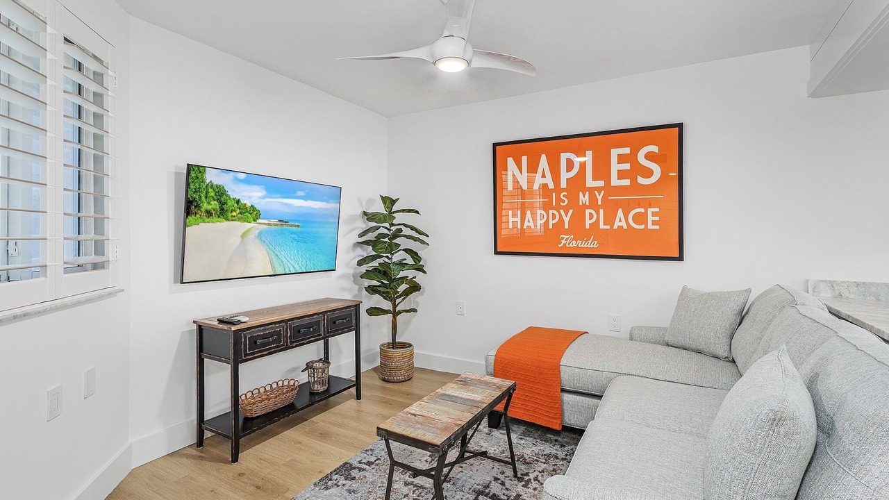 Photo of Livingroom in Pelican Bay