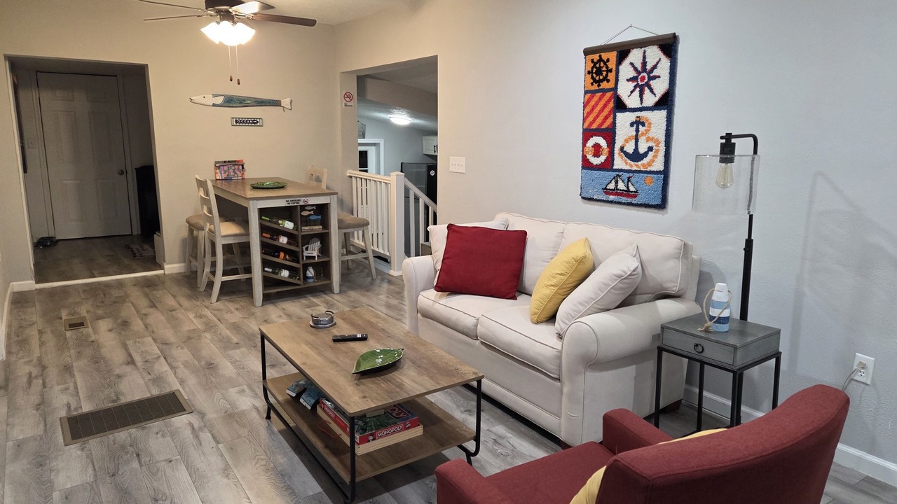 Photo of Livingroom in Candler