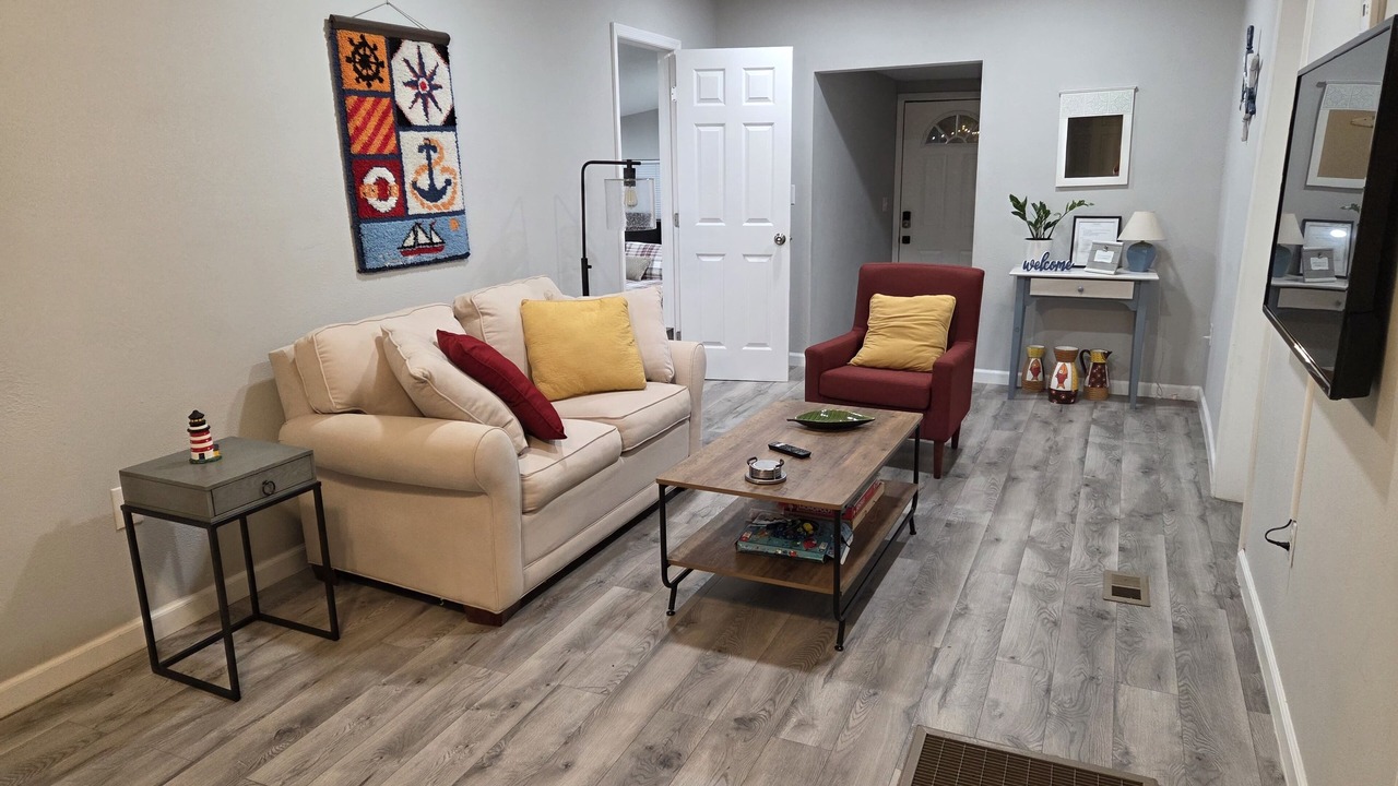 Photo of Livingroom in Candler