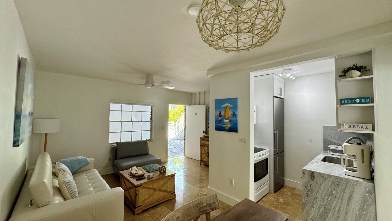 Photo of Livingroom in Key Biscayne