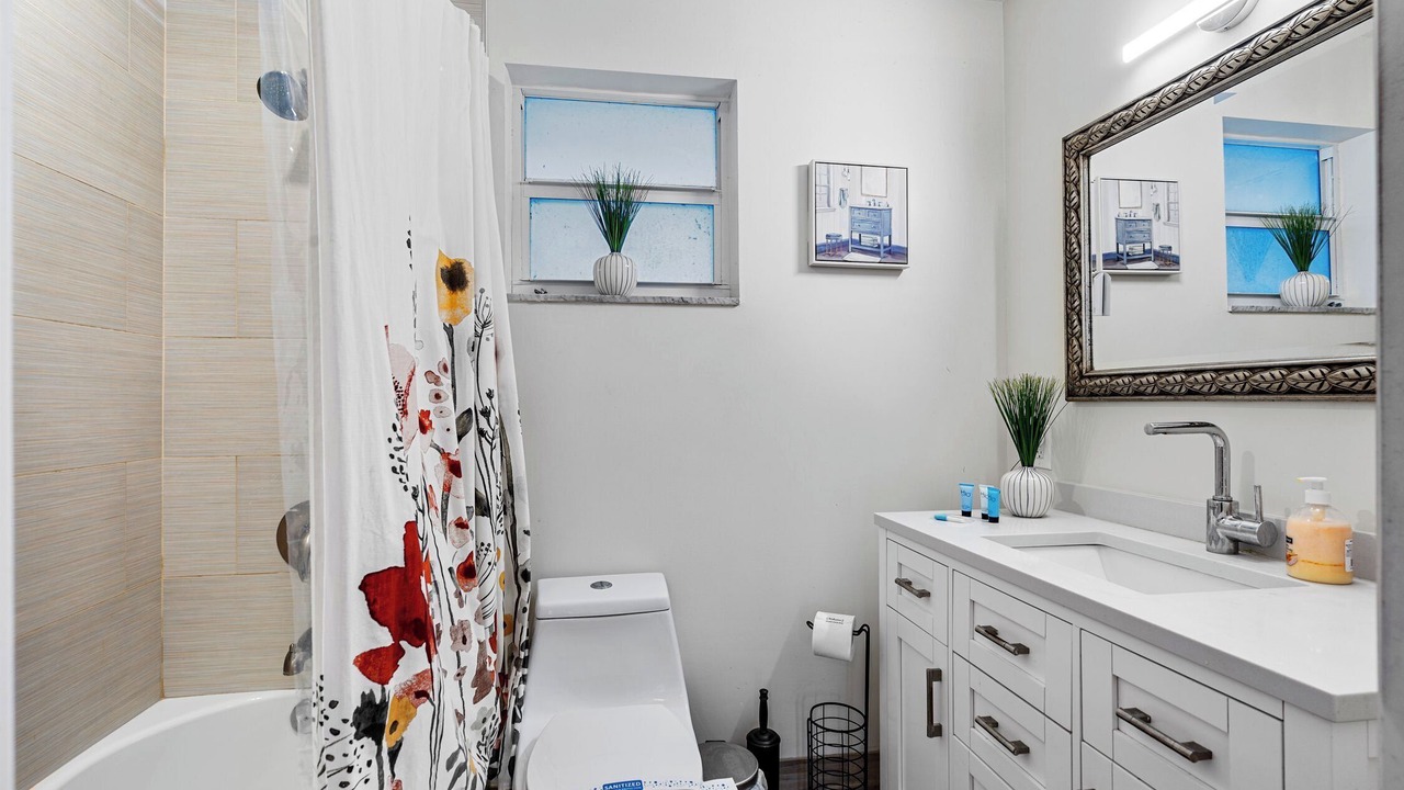Photo of Bathroom in Tropic Palms