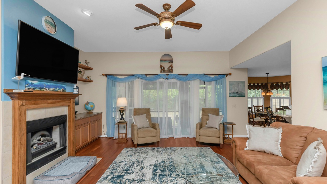 Photo of Livingroom in Gulf Breeze