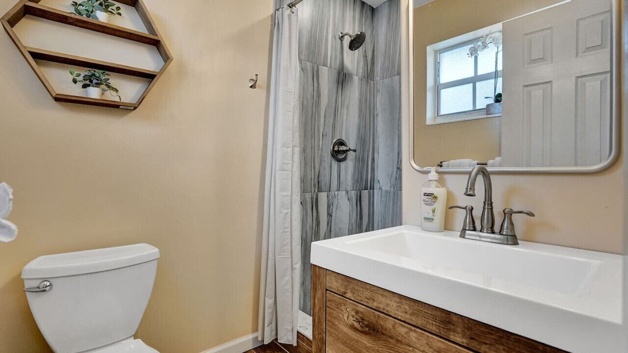 Photo of Bathroom in Sunset
