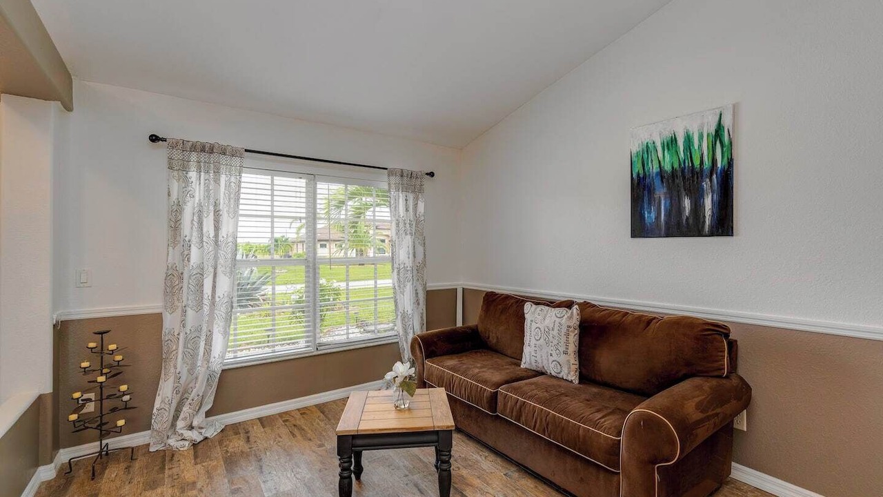 Photo of Livingroom in South Gulf Cove
