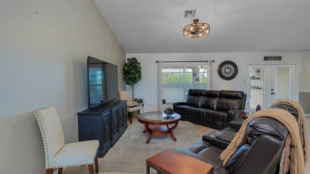 Photo of Livingroom in South Gulf Cove