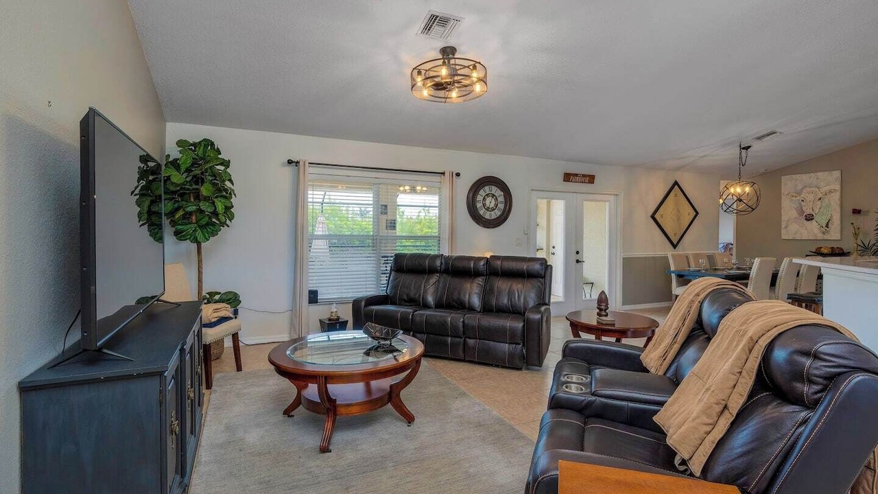 Photo of Livingroom in South Gulf Cove