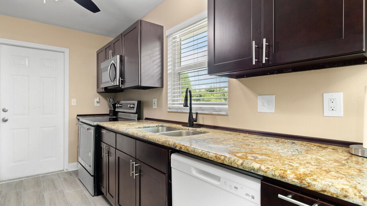 Photo of Kitchen in Lehigh Acres
