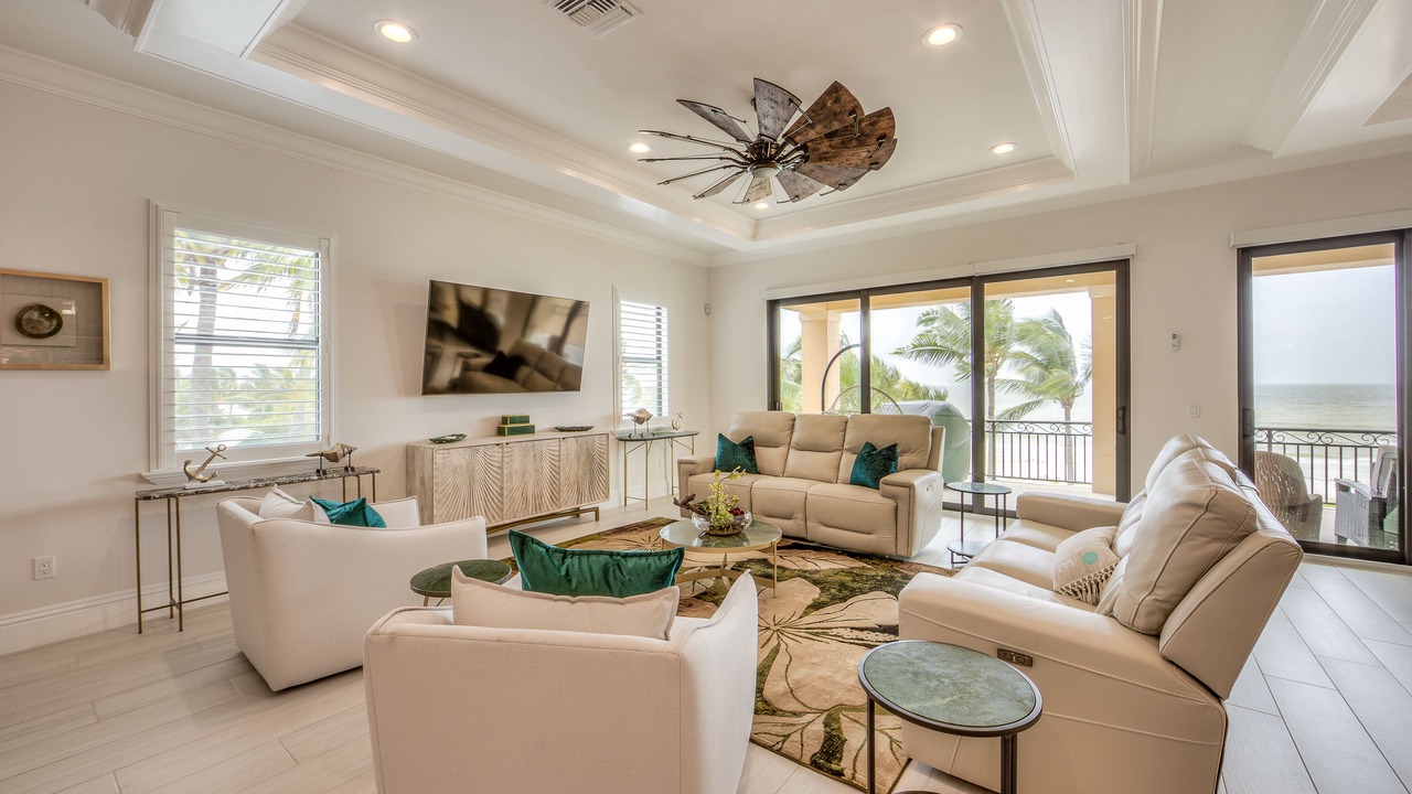 Photo of Livingroom in Mid Island