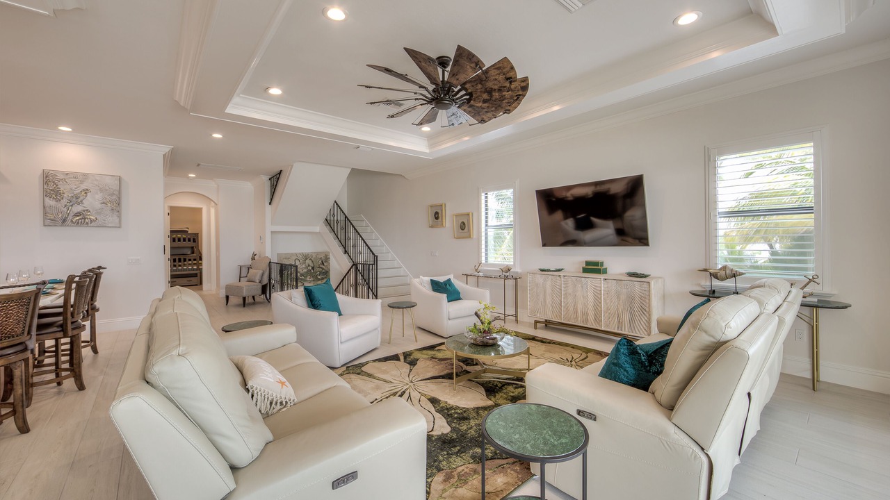 Photo of Livingroom in Mid Island