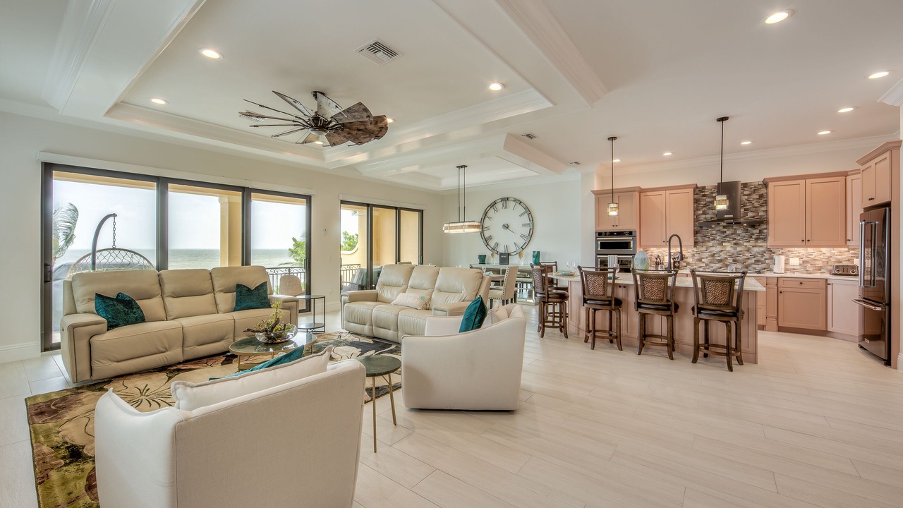 Photo of Livingroom in Mid Island