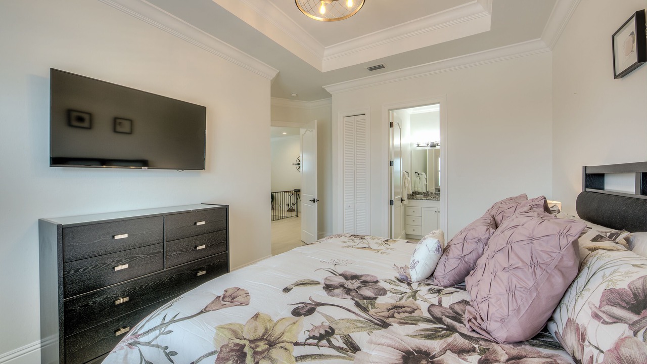 Photo of Bedroom in Mid Island