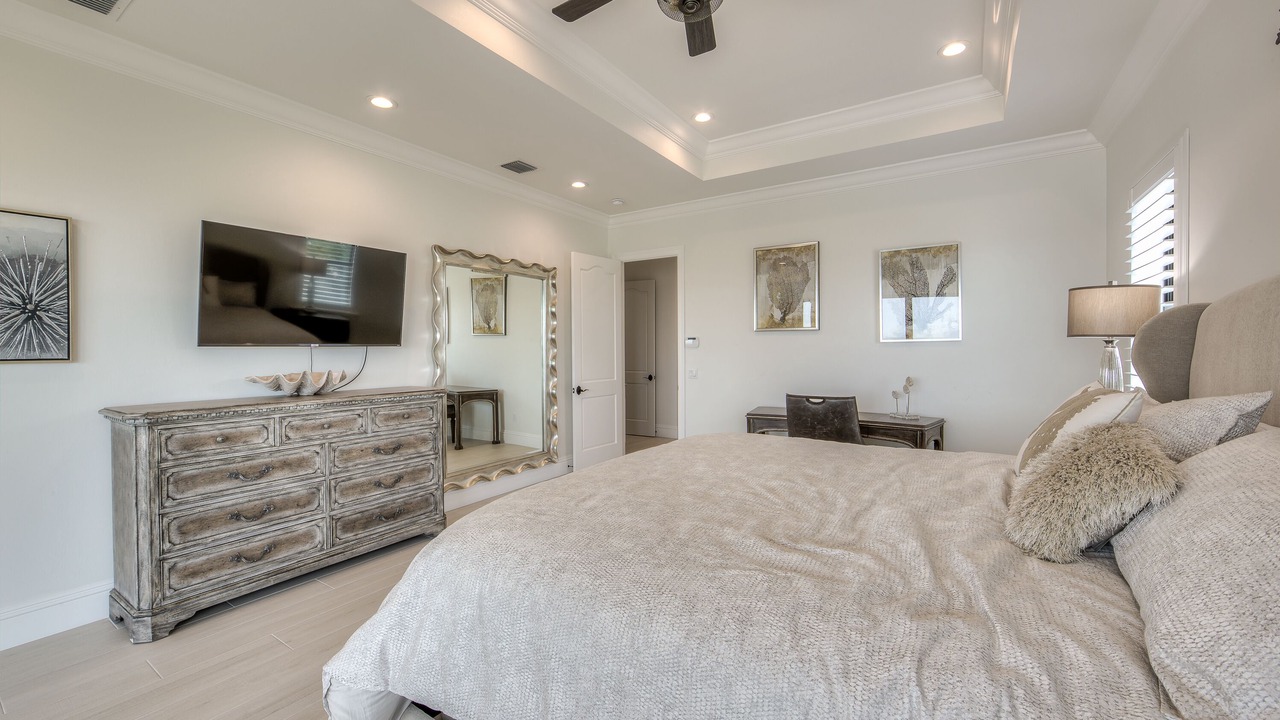 Photo of Bedroom in Mid Island