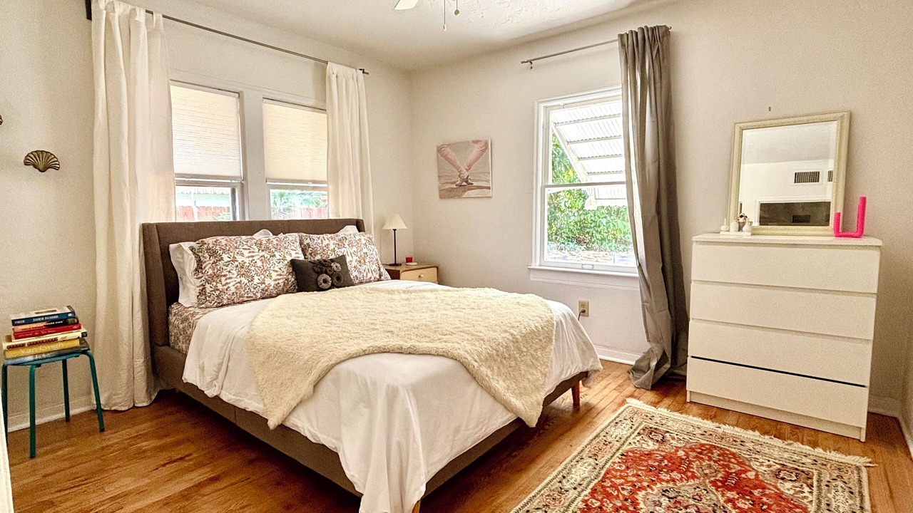 Photo of Bedroom in Biscayne Park