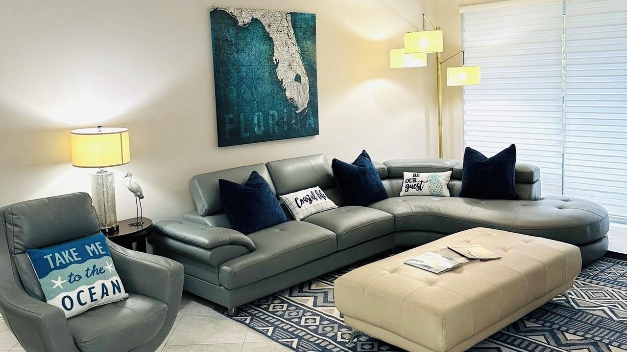 Photo of Livingroom in Vanderbilt Beach