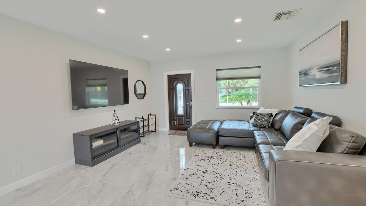 Photo of Livingroom in Tropic Palms