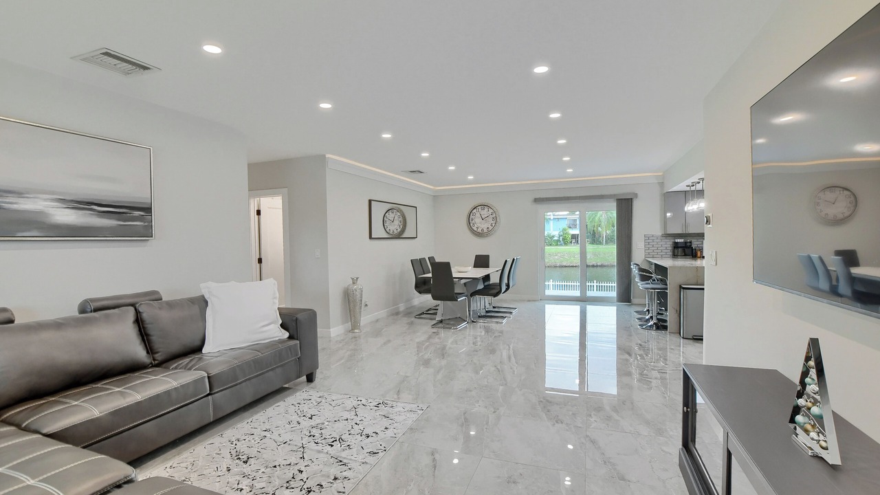 Photo of Livingroom in Tropic Palms