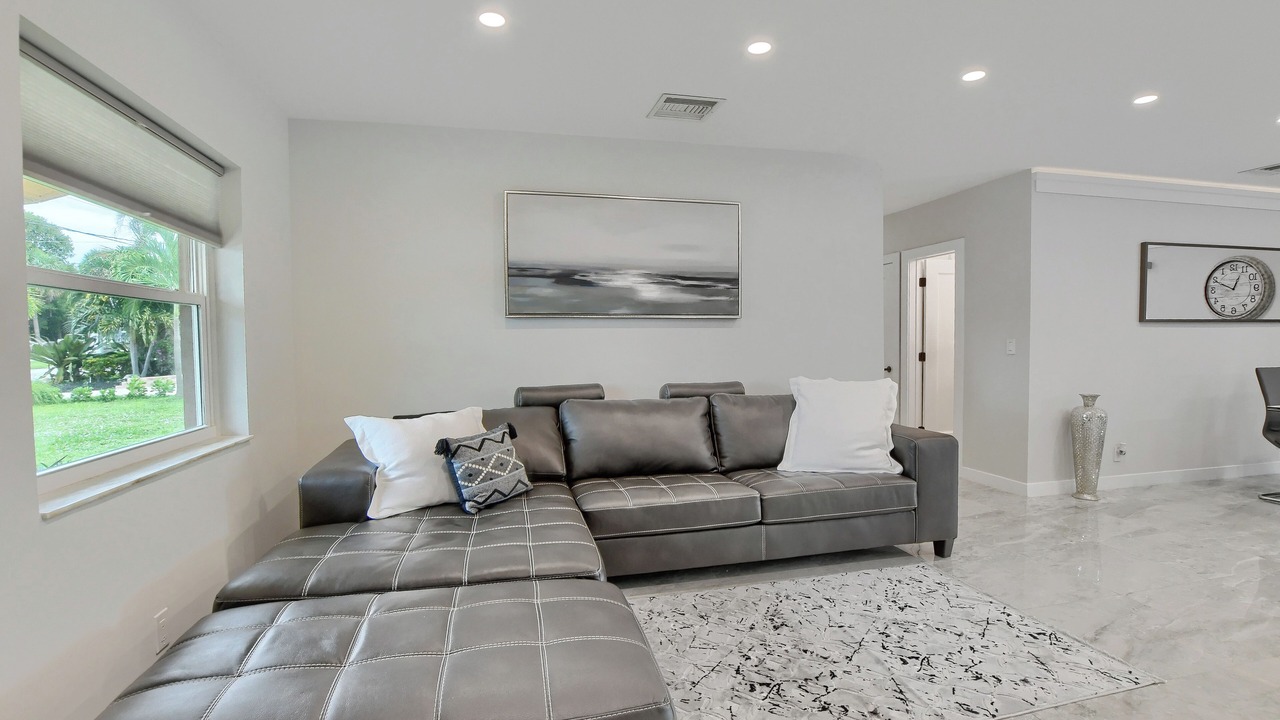 Photo of Livingroom in Tropic Palms
