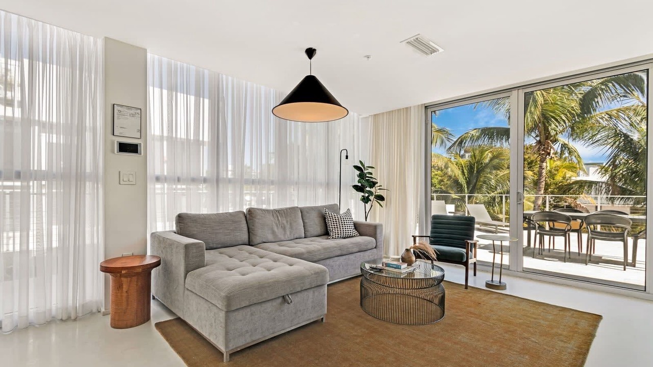 Photo of Livingroom in South Pointe