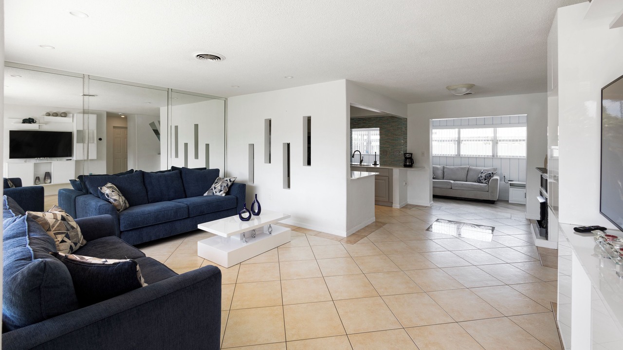 Photo of Livingroom in Sunrise
