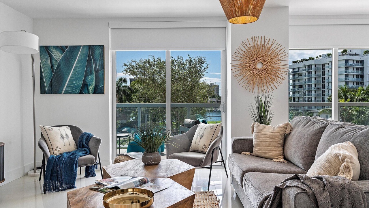 Photo of Livingroom in Bay Harbor Islands