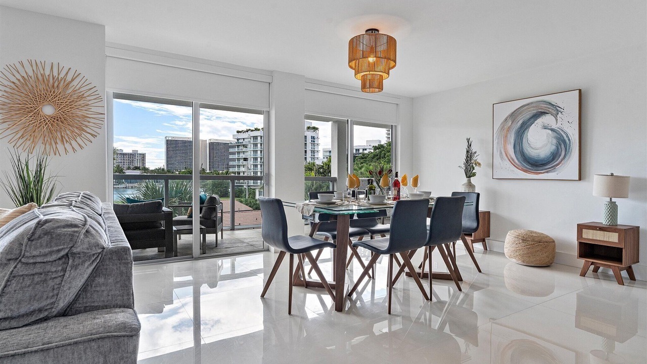 Photo of Livingroom in Bay Harbor Islands