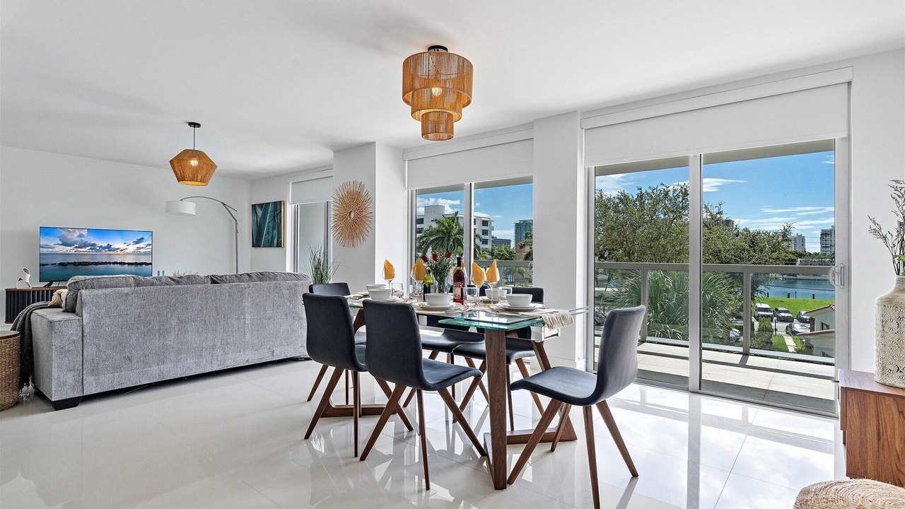 Photo of Livingroom in Bay Harbor Islands