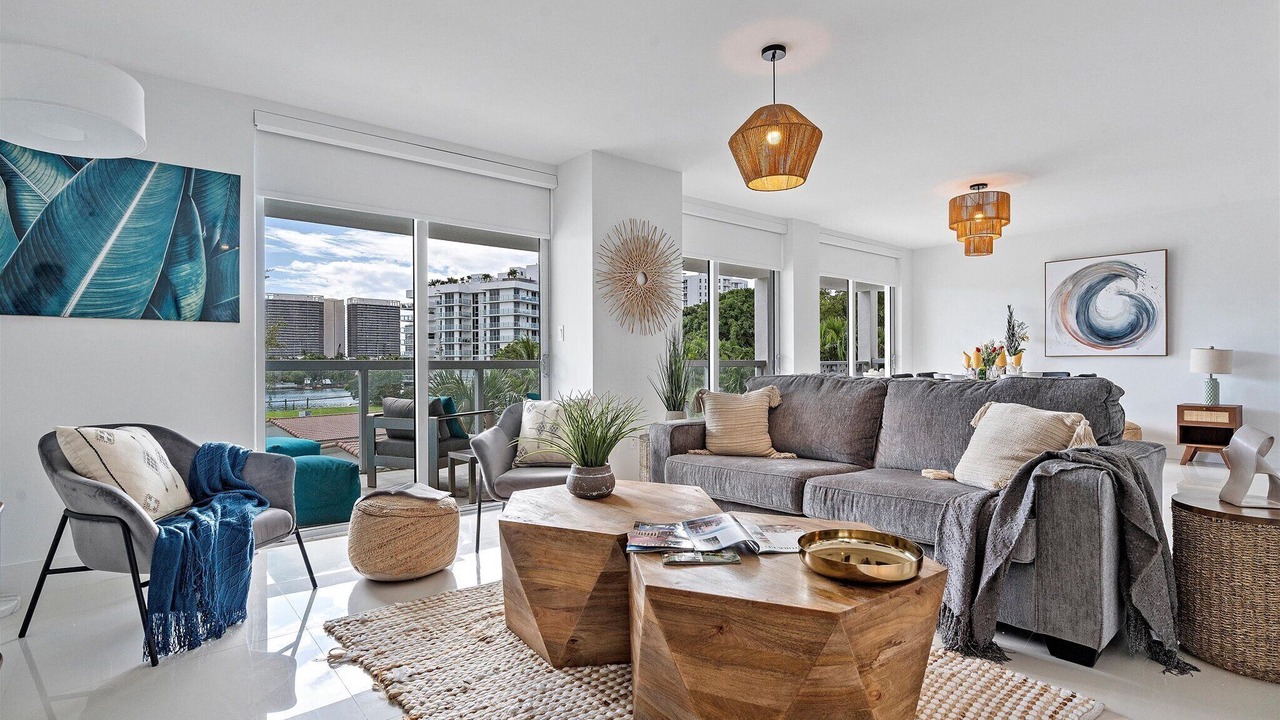 Photo of Livingroom in Bay Harbor Islands