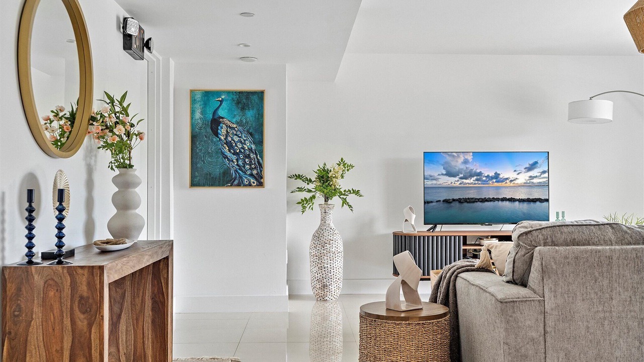 Photo of Livingroom in Bay Harbor Islands