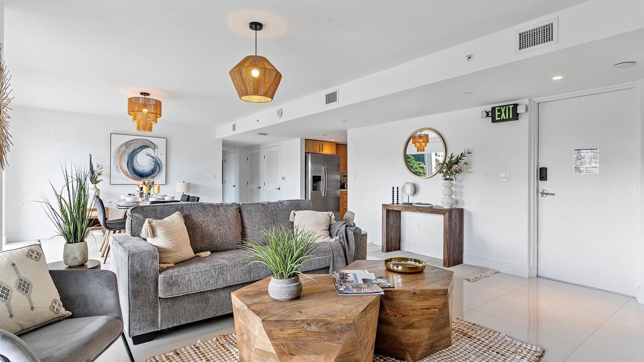 Photo of Livingroom in Bay Harbor Islands