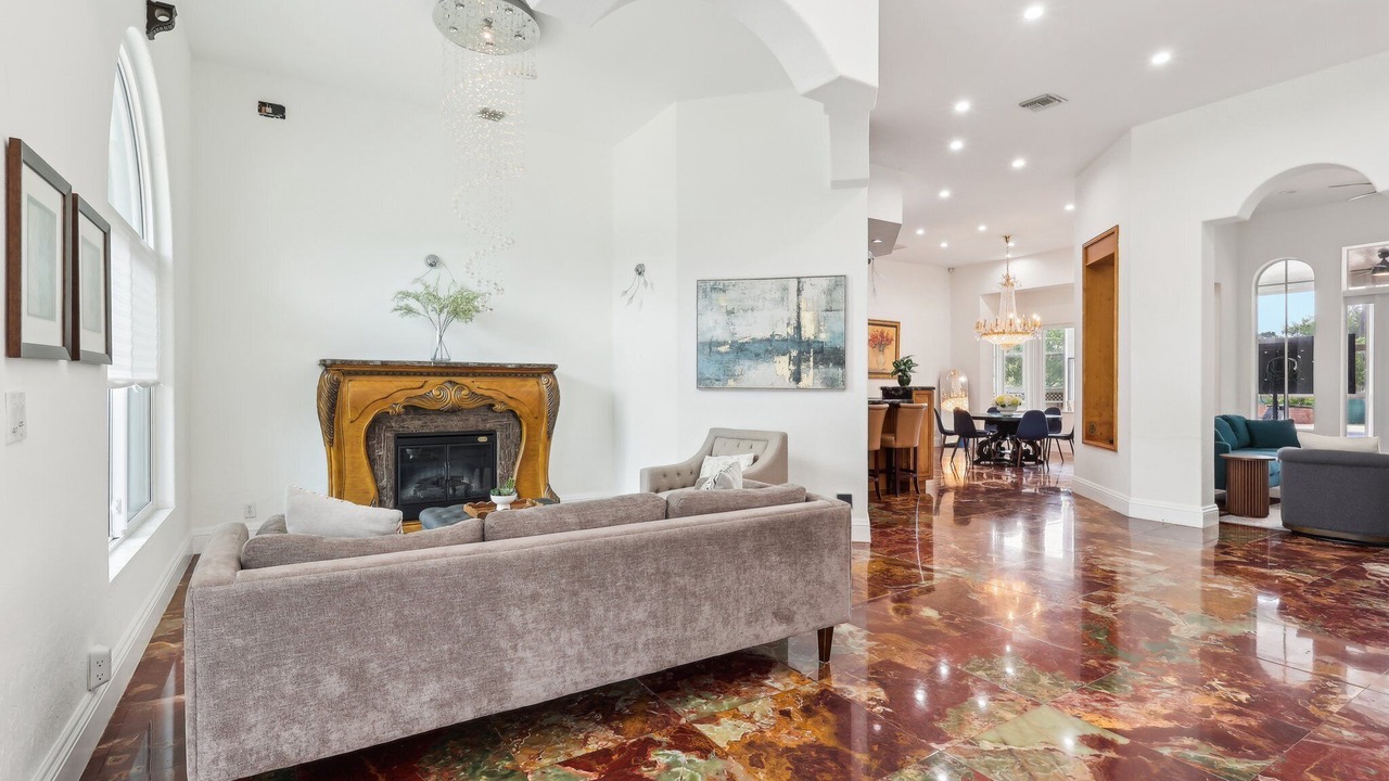 Photo of Livingroom in Hunt Club