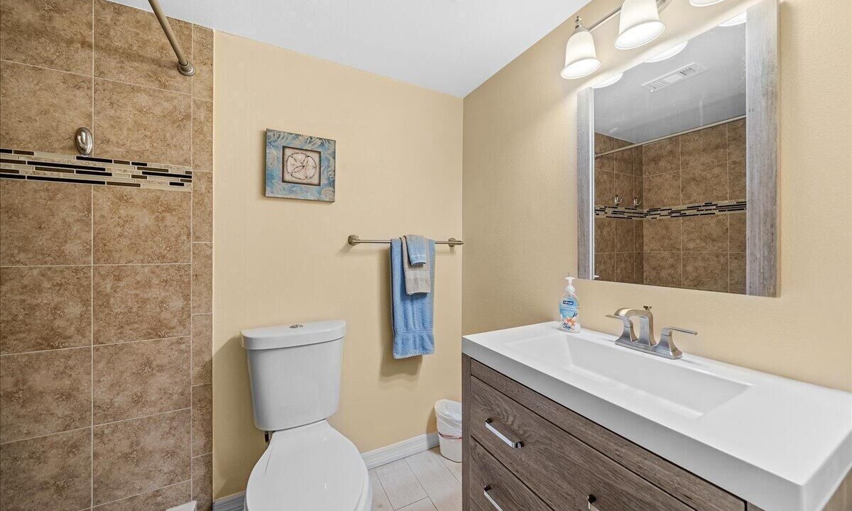 Photo of Bathroom in Avon By The Sea