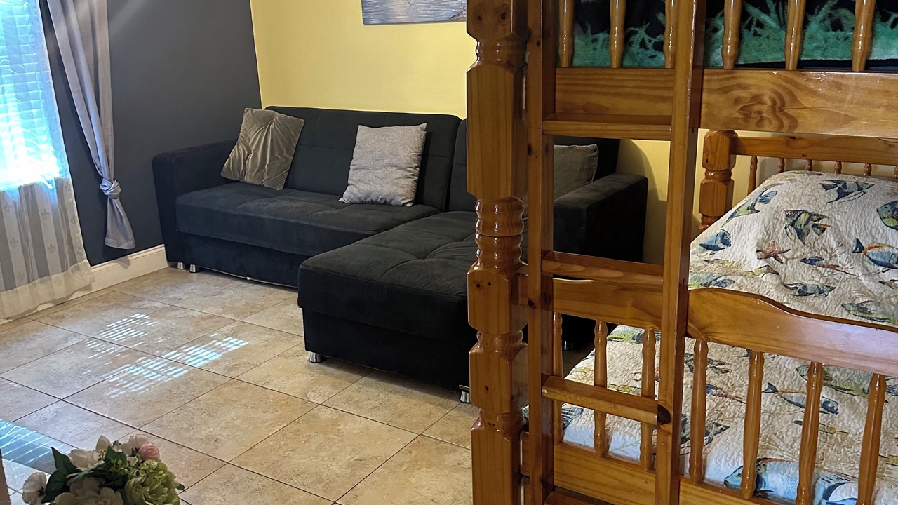 Photo of Livingroom in North Central Hollywood