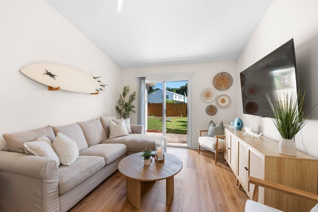 Photo of Livingroom in North Beach