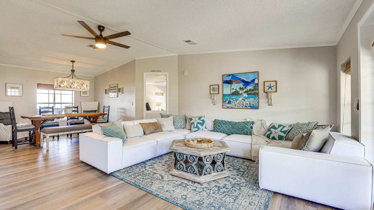 Photo of Livingroom in Doctors Inlet