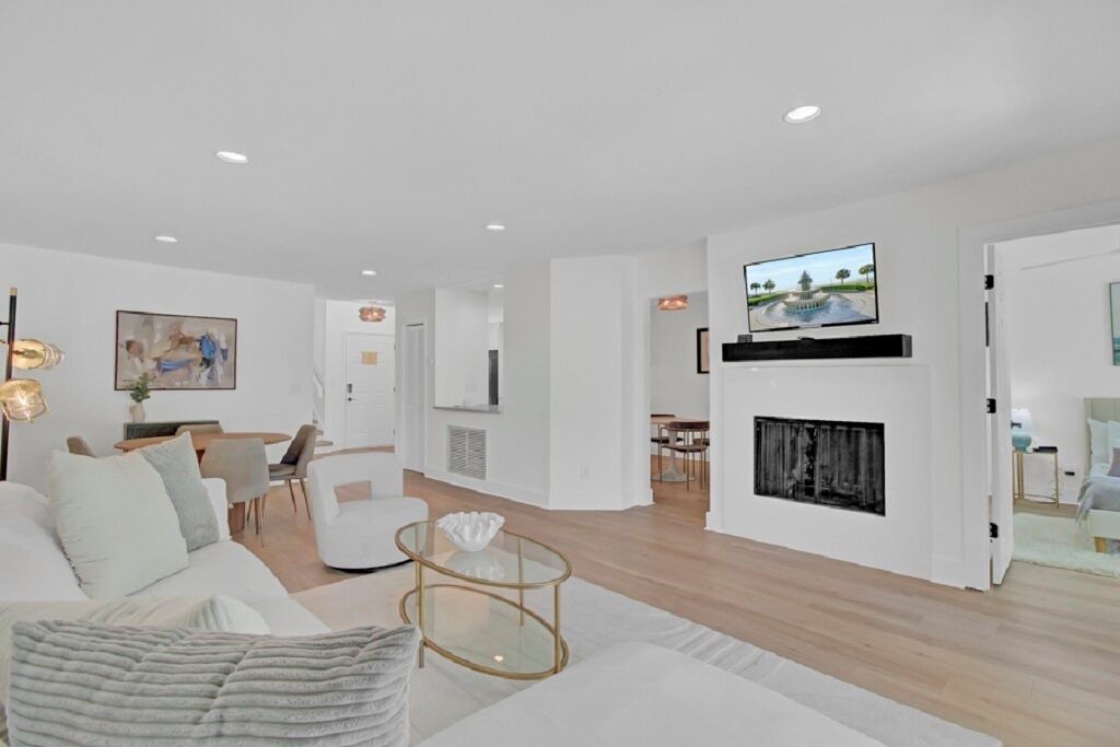 Photo of Livingroom in Twin Oaks