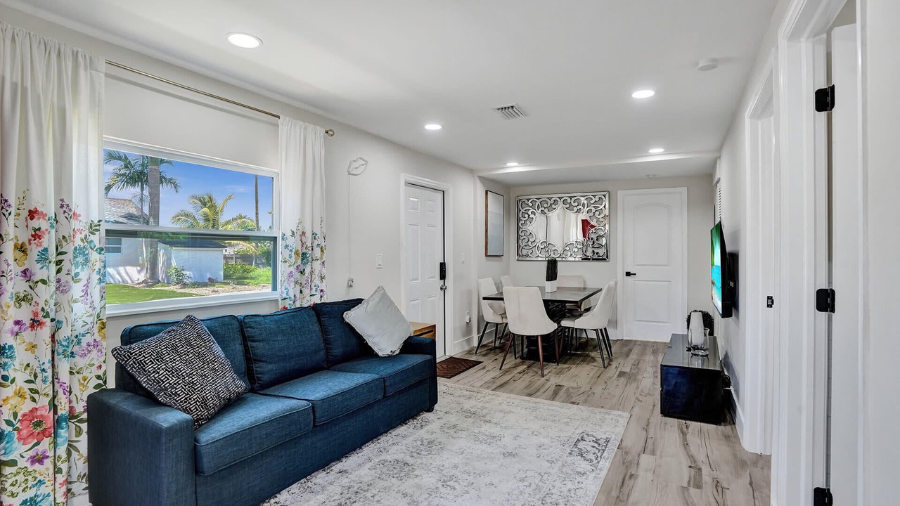 Photo of Livingroom in West Little River