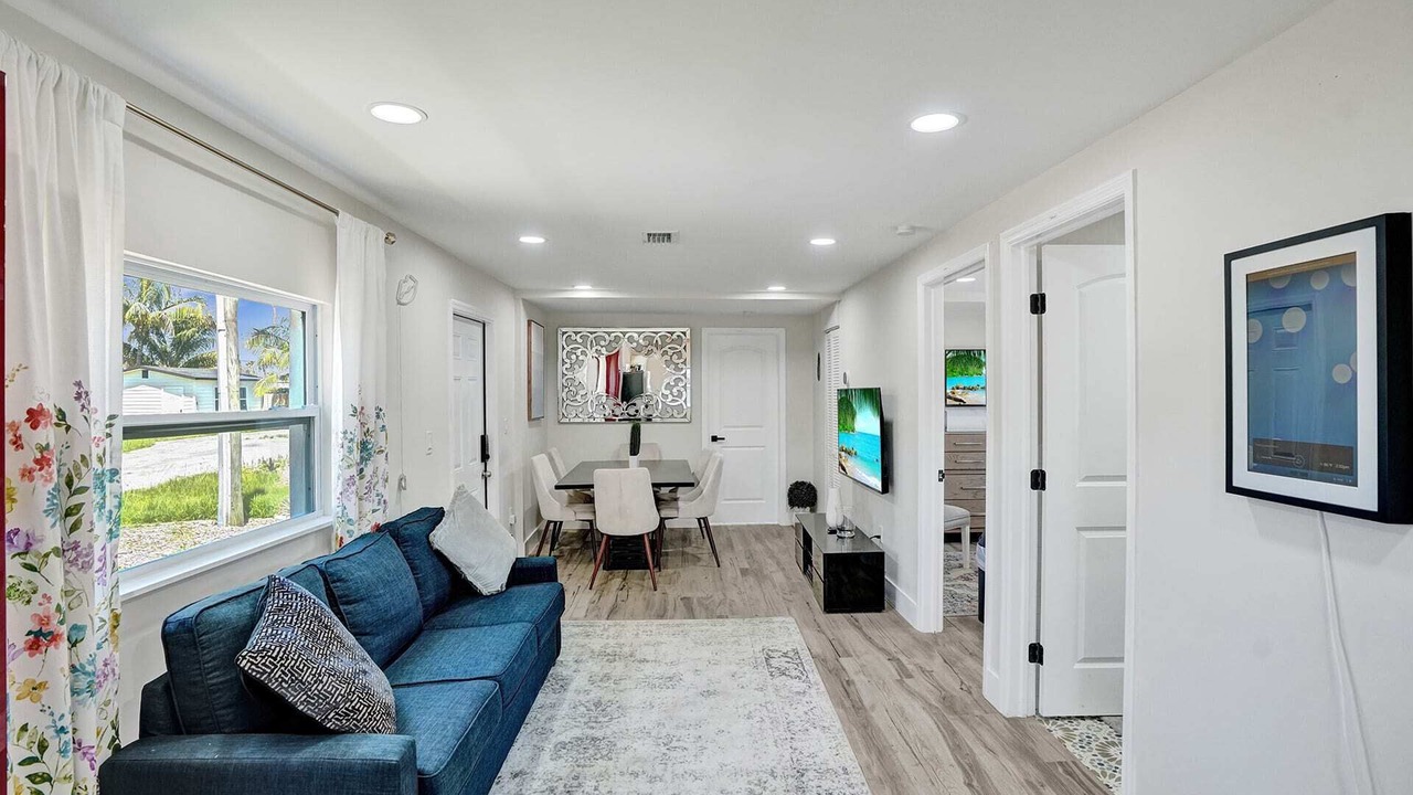 Photo of Livingroom in West Little River