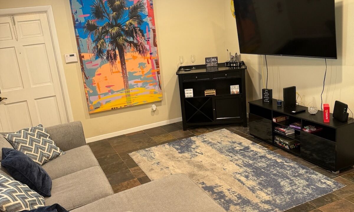 Photo of Livingroom in Sailboat Bend